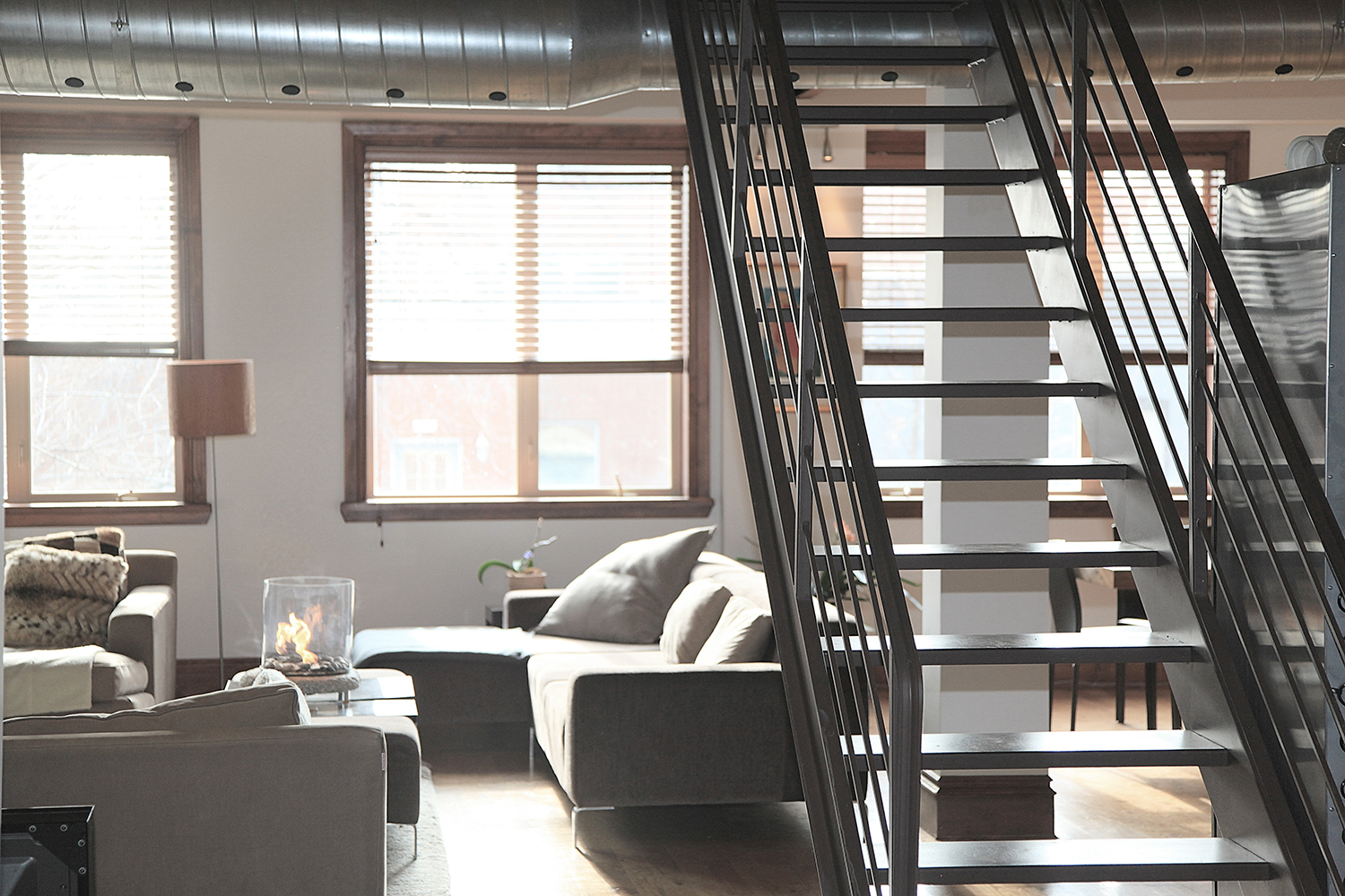 <span style="font-weight: bold;">Dining Room Furniture</span><br>