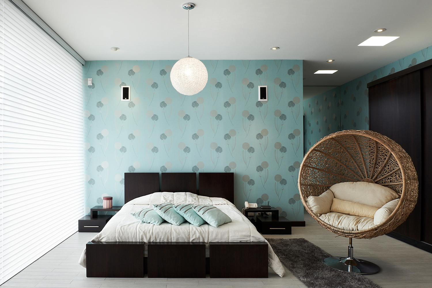 <span style="font-weight: bold;">Living Room Furniture</span><br>